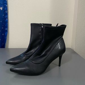 3 items for 10$ ! 🚨Black, heel booties !